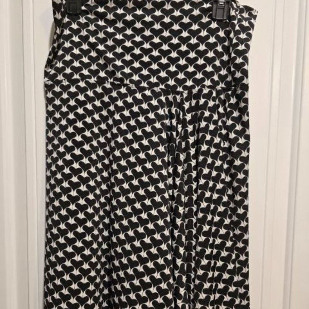 Max Studio Knee Length Skirt Size Large Black and White